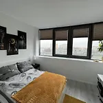Miodowy W Hanza Tower -sauna&pool שצ'צ'ין