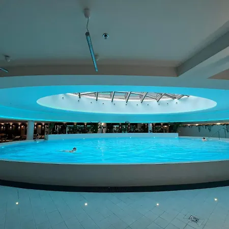 Apartment Miodowy W Hanza Tower -sauna&pool *