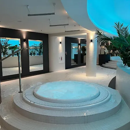 דירה Miodowy W Hanza Tower -sauna&pool שצ'צ'ין