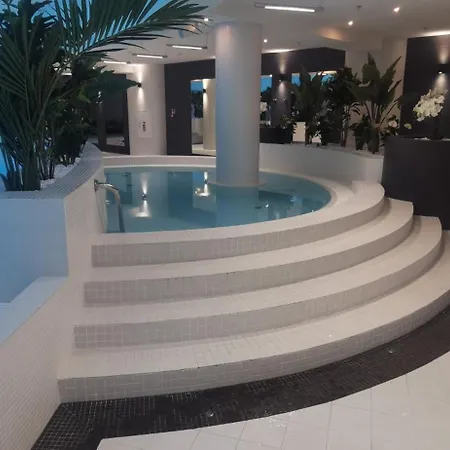 Miodowy W Hanza Tower -sauna&pool דירה שצ'צ'ין